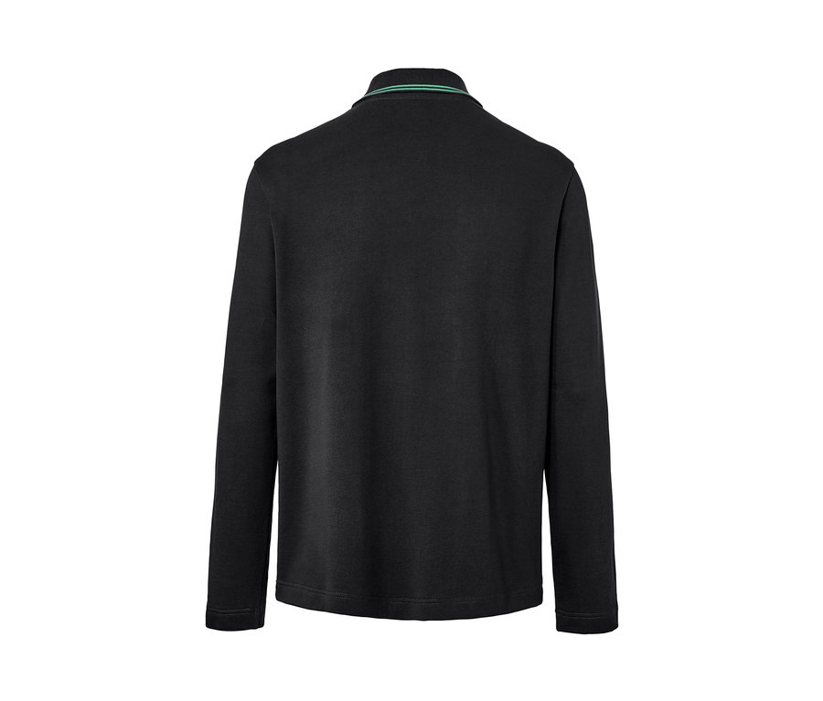 Detailansicht eines schwarzen Sweatshirts.