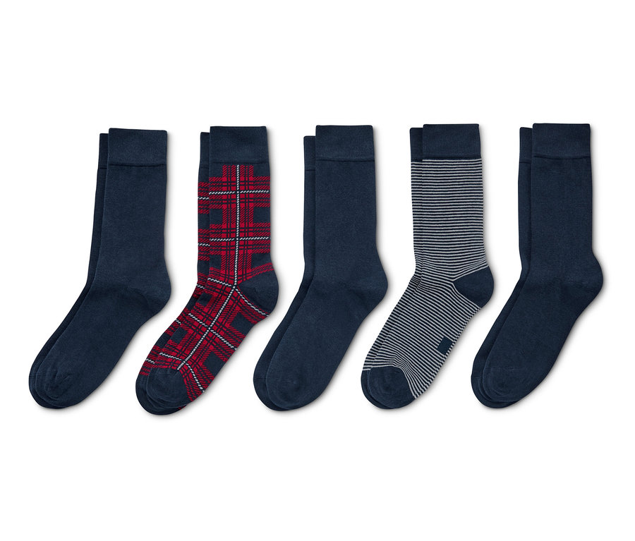Fünf Paar Socken in verschiedenen Mustern.