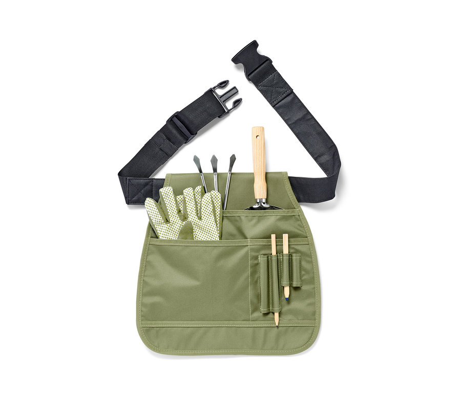 Ein grüner Gartenwerkzeug-Gürtel mit schwarzem Riemen und Werkzeugen in den Taschen.