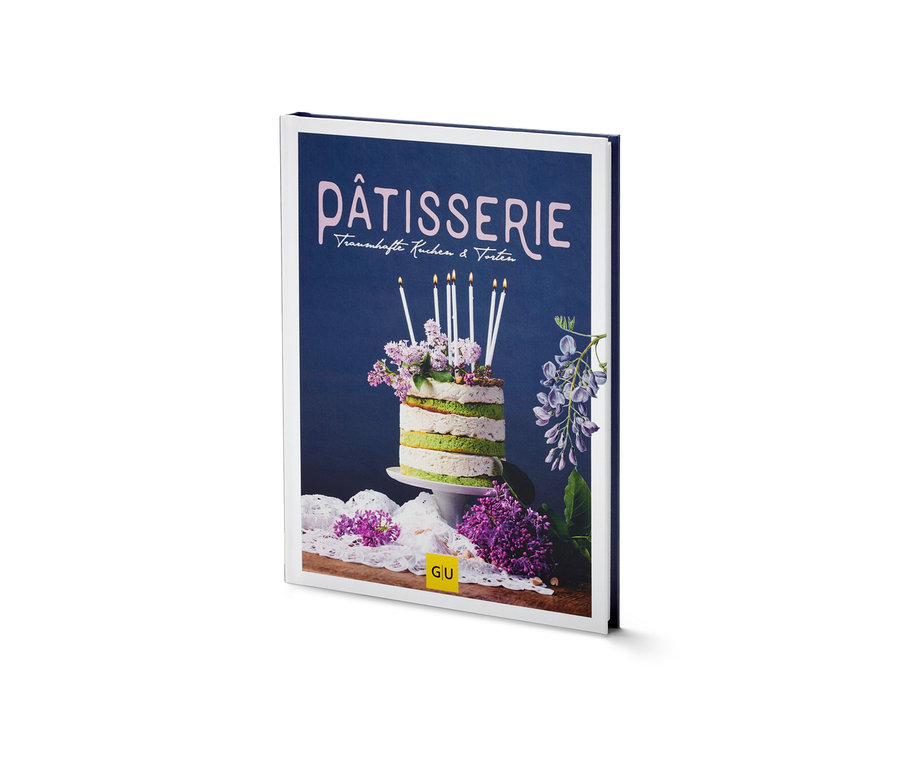 Nahaufnahme des Buches „Pâtisserie“ mit einem Bild einer mit Blumen verzierten Torte.