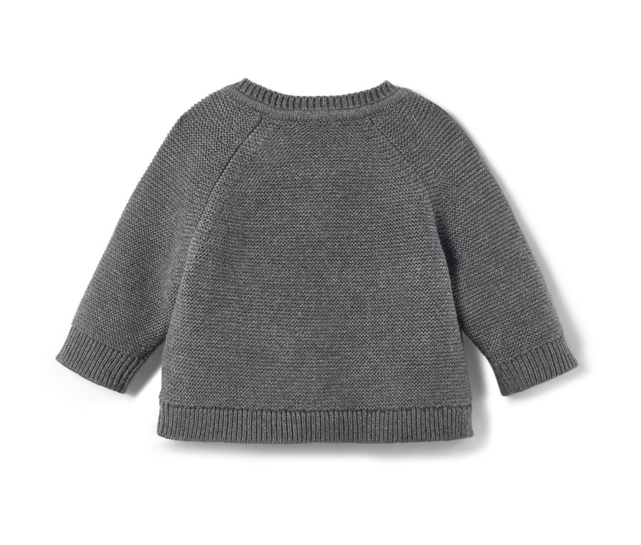 Detailansicht eines grauen Kinder-Strickpullovers.