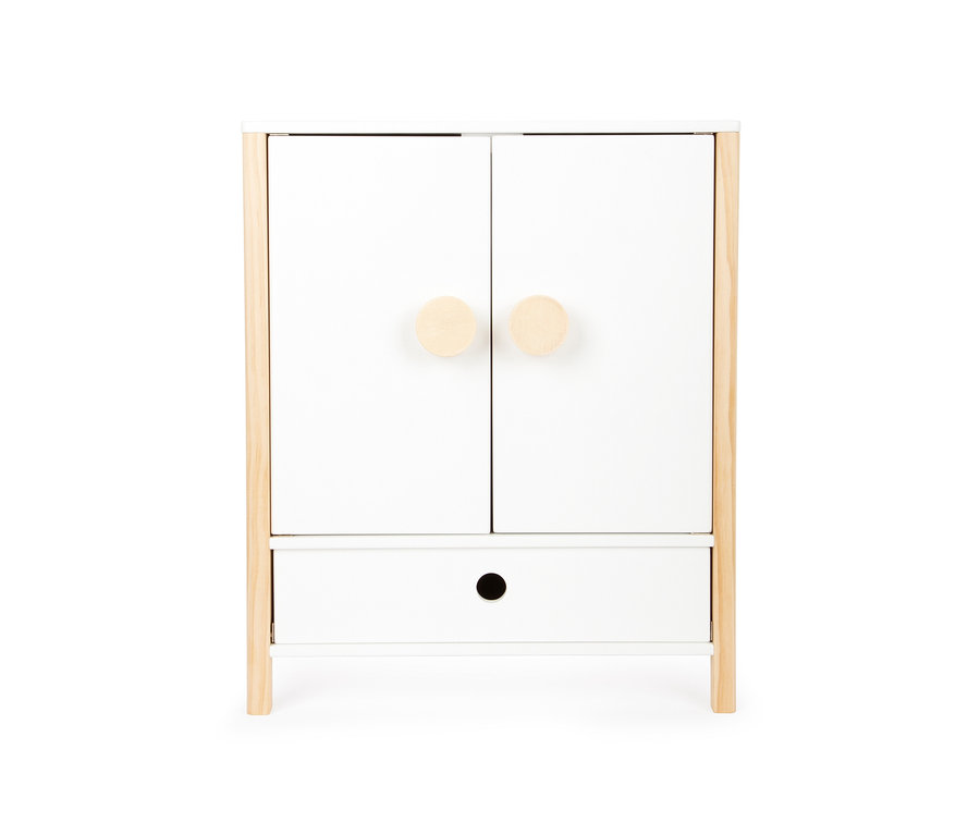 Weißer small foot Puppenschrank »Little Button« mit Holzdetails.