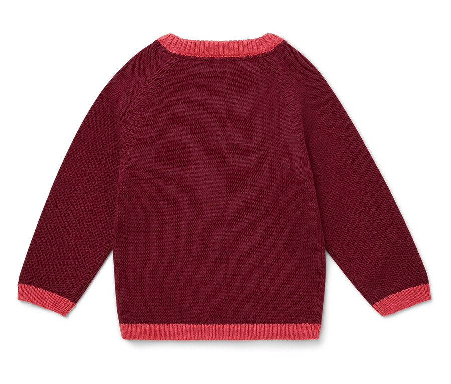 Burgunderfarbener Pullover mit rosa Bündchen an Hals und Ärmeln.