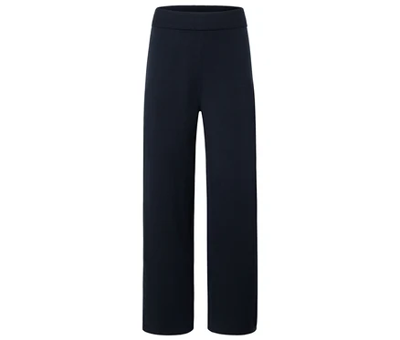 Eine marineblaue, weit geschnittene Strickhose.