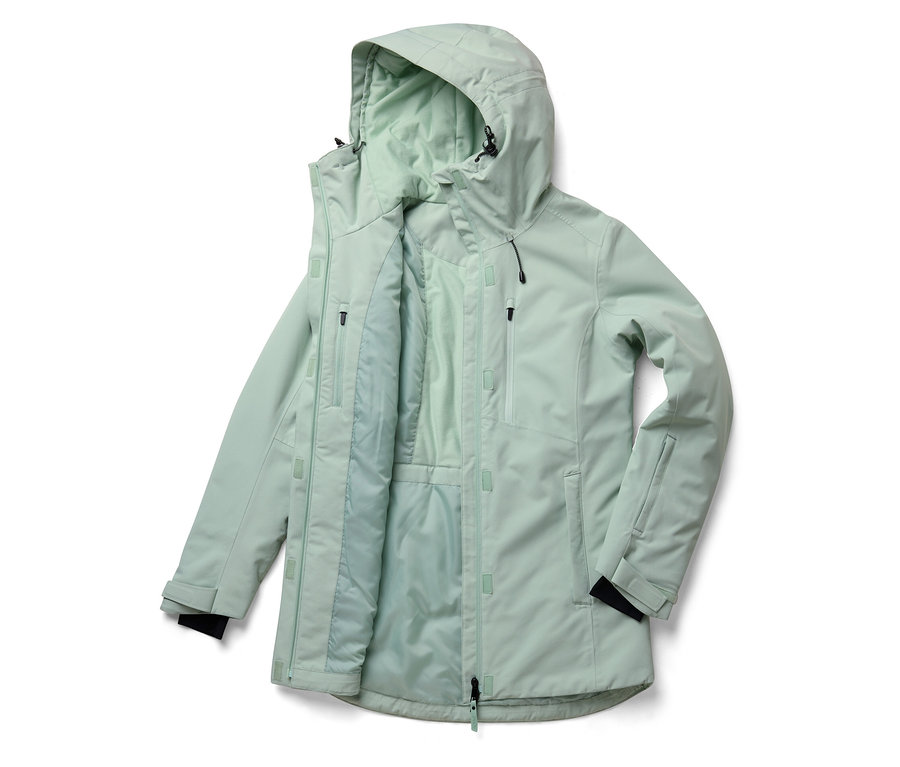 Eine offene, hellgrüne Jacke mit Kapuze. Die Jacke hat einen Reißverschluss und mehrere Taschen.