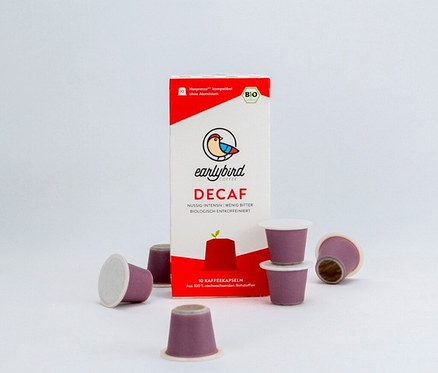 Eine Packung Earlybird Decaf Kaffeekapseln mit zehn violetten Kapseln auf einem weißen Hintergrund.