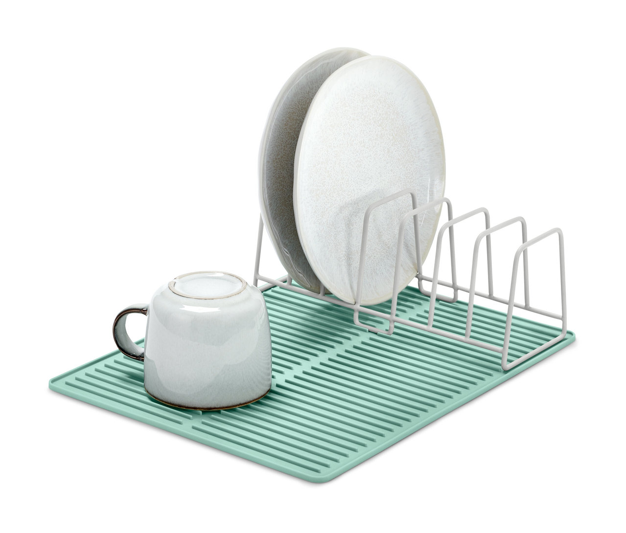 Abtropfgestell mit Silikonmatte mit Tasse und zwei Tellern.