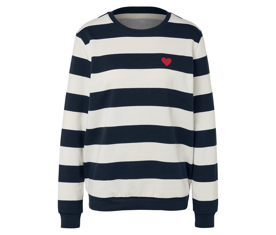Gestreifter Langarmpullover mit kleinem rotem Herz.