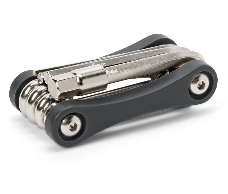 Zusammenklappbares Multifunktionswerkzeug mit verschiedenen silbernen Aufsätzen und grauem Griff.