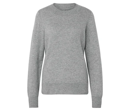 Grauer, langärmliger Pullover auf weißem Hintergrund.