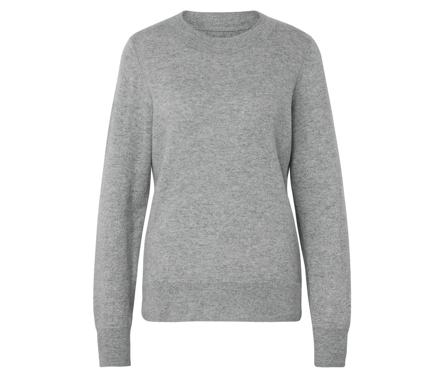 Grauer, langärmliger Pullover auf weißem Hintergrund.