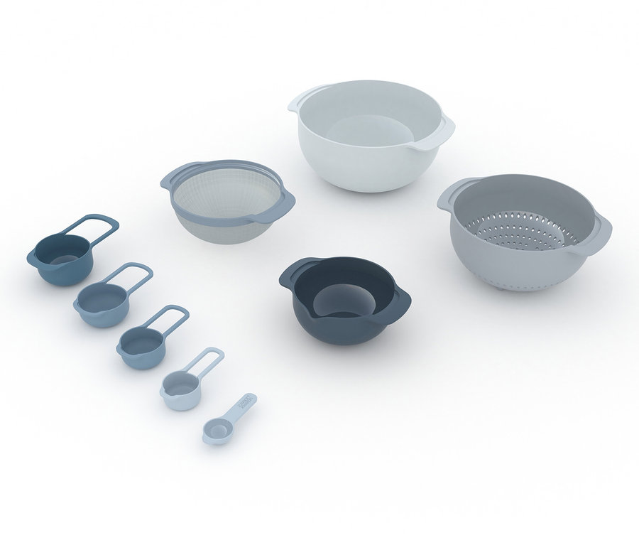 Joseph Joseph Back-Set, 3-teilig: Mehrfarbiges Küchenhelfer-Set mit Messlöffeln, Rührschüsseln und Sieb.