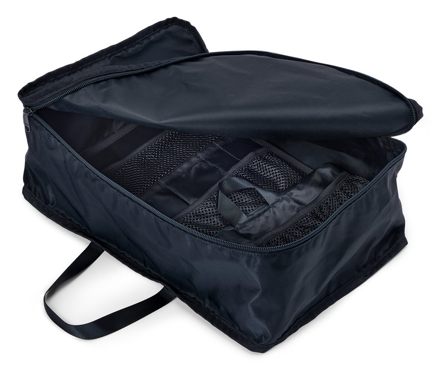 Offene, marineblaue Reisetasche mit Reißverschluss und mehreren Fächern, von oben gesehen.