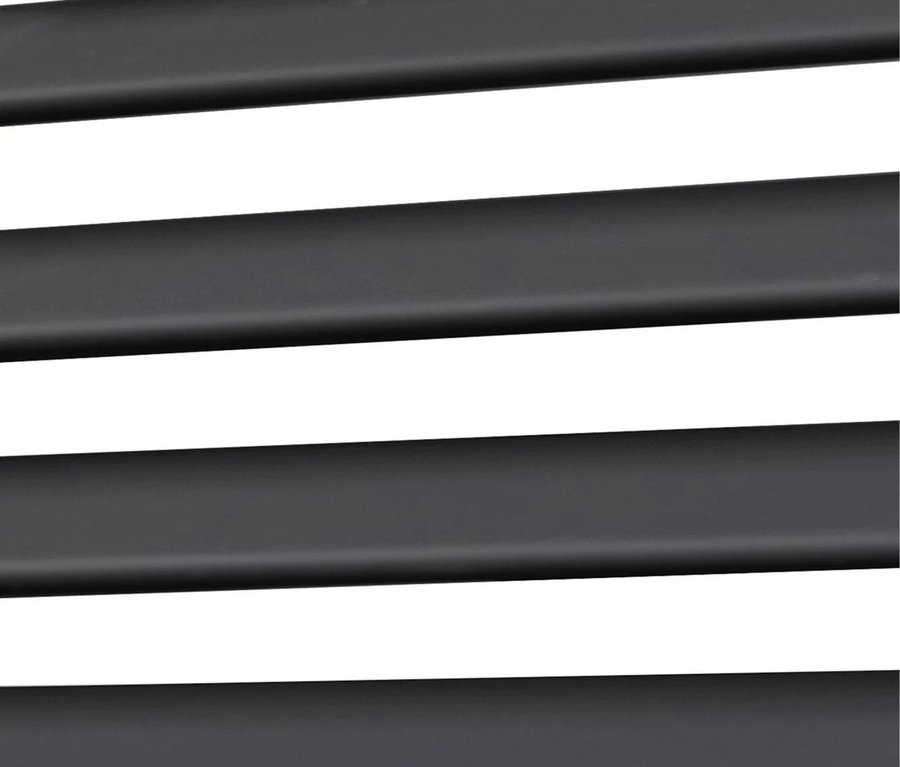 Nahaufnahme von geschlossenen schwarzen Jalousien.