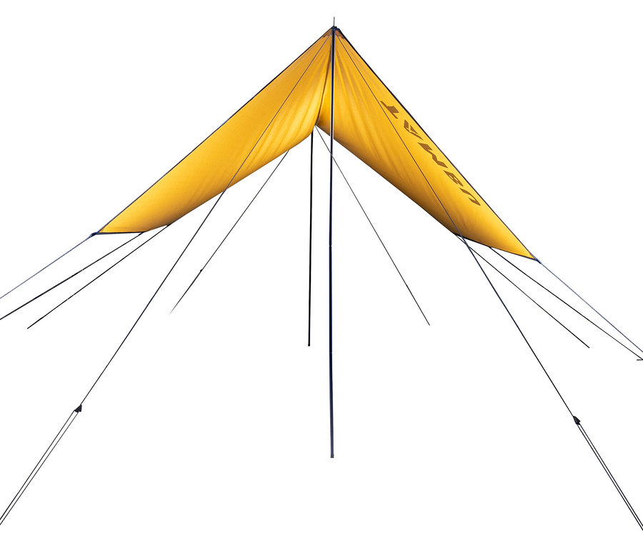 Gelbes Tambu »PALA« Tarp/Sonnensegel, von unten aufgenommen, mit schwarzen Seilen an den Seiten befestigt.