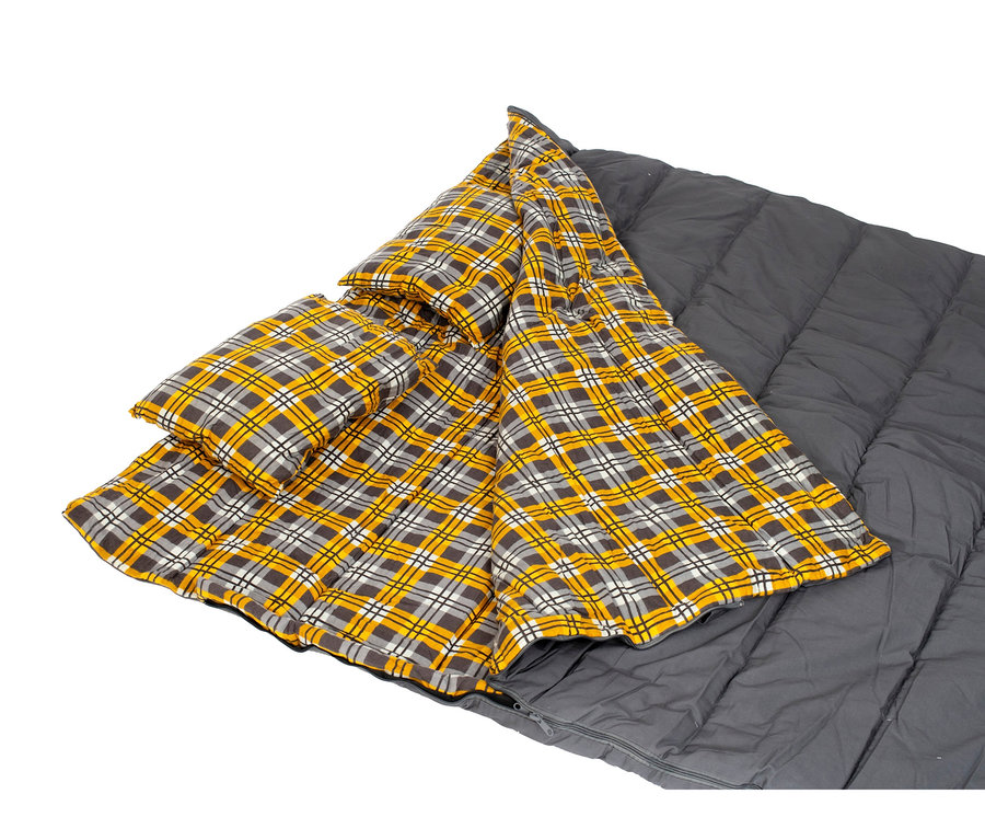 Grauer XXL-Doppelschlafsack mit gelb-grau-weiß kariertem Innenfutter und integrierten Kissen.