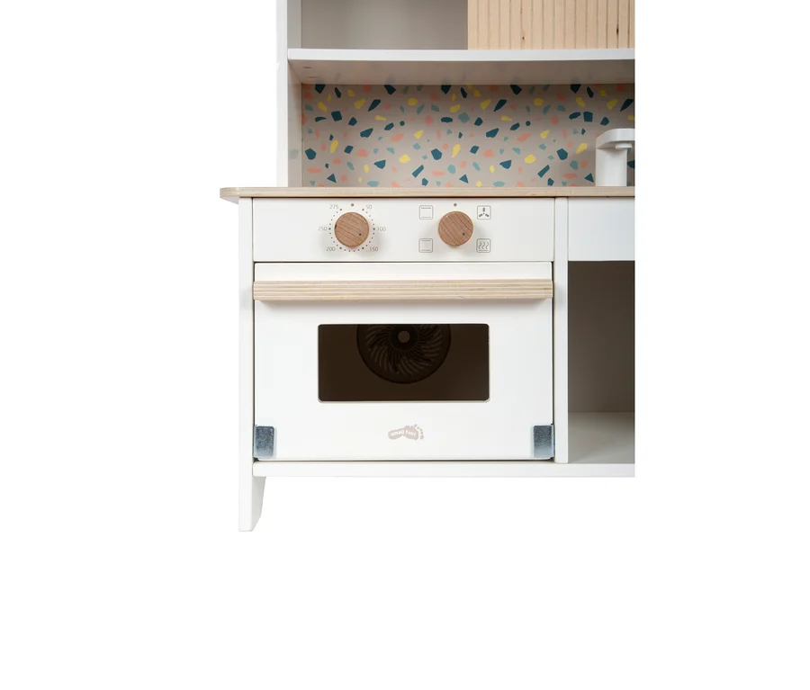 Detail einer weißen Spielküche mit Backofen und zwei Knöpfen.