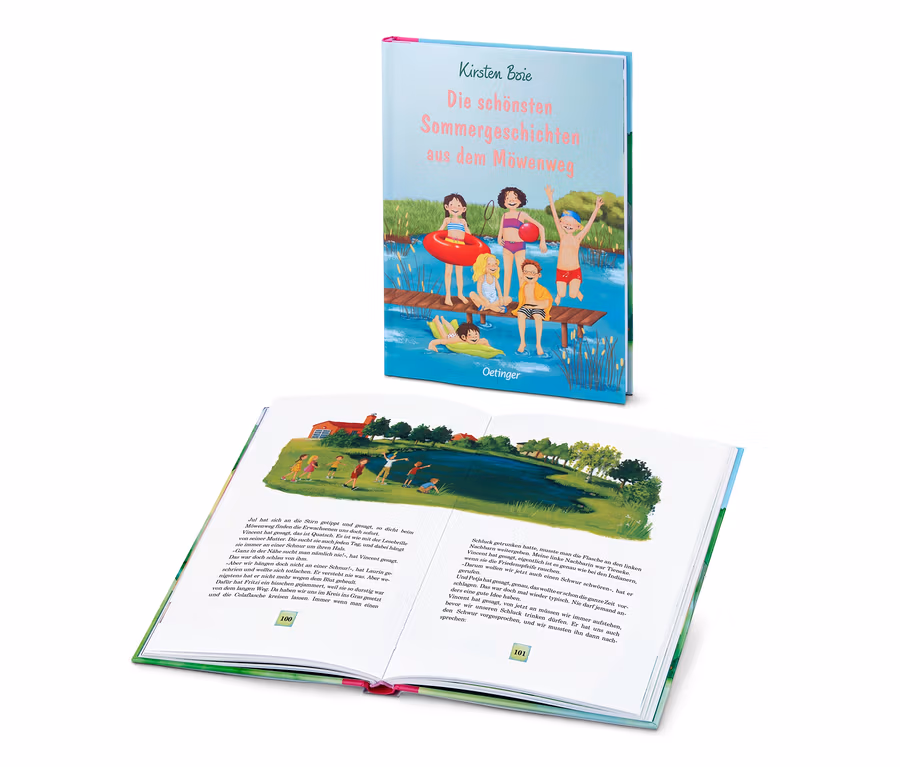 Ein offenes Buch und das Buch "Die schönsten Sommergeschichten aus dem Möwenweg" liegen übereinander.