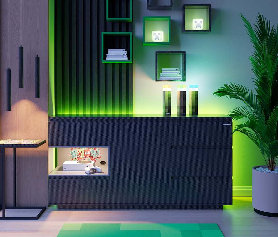 Ein roba Minecraft Sideboard in Anthrazit mit Schubladen und offenem Fach mit Spielkonsole und Controller, daneben ein Tischchen und eine Palme.
