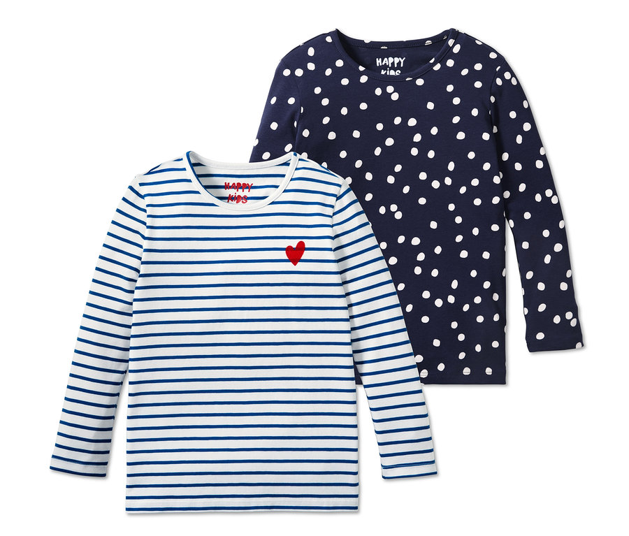 Zwei Langarmshirts: eines mit blauen Streifen und rotem Herz, das andere dunkelblau mit weißen Punkten.