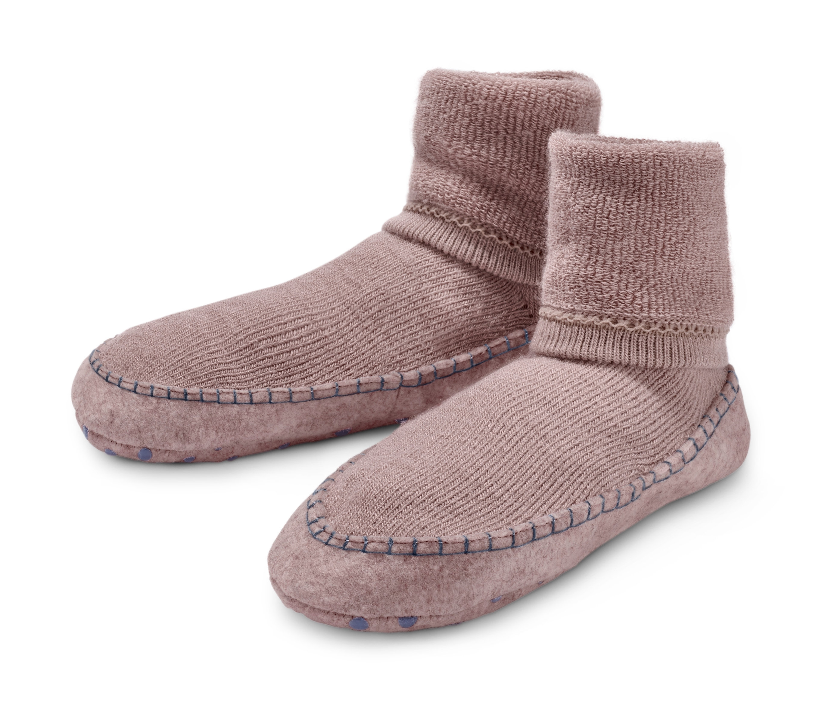 Zwei Paar Hausschuh-Socken auf weißem Hintergrund.