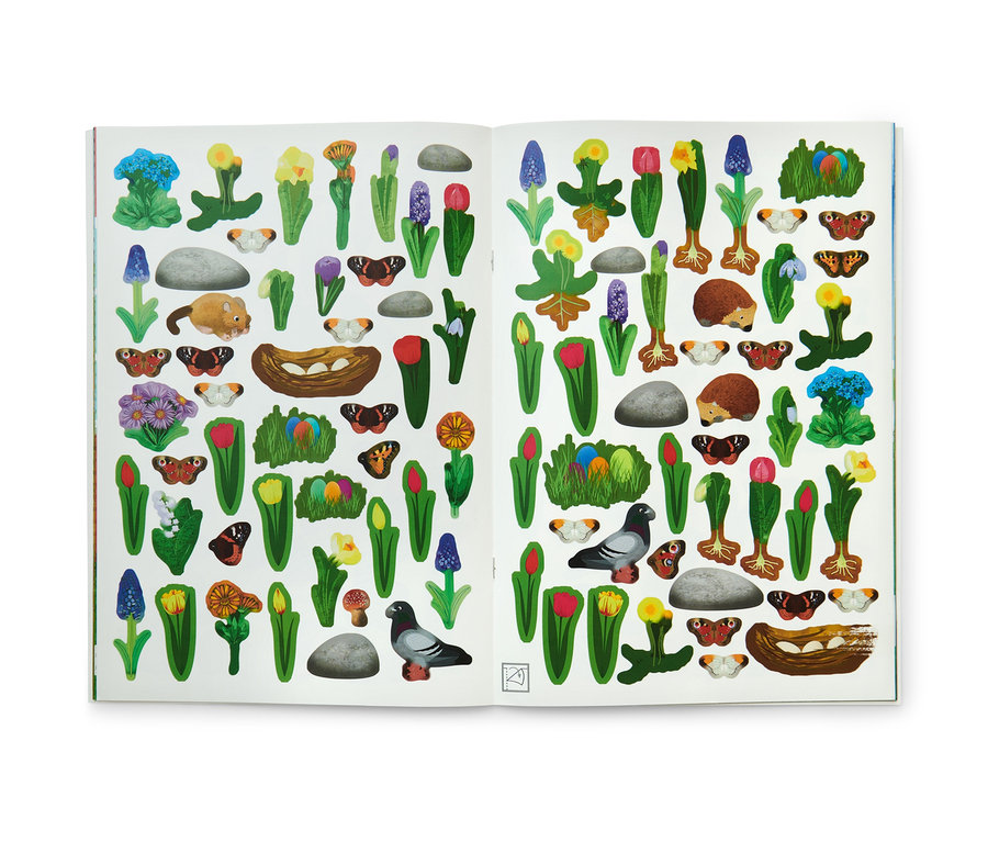 Offenes Buch mit Aufklebern mit Frühlingsmotiven, darunter Blumen, Schmetterlinge, Tiere und Steine, mit dem Buch »Mein Frühlings-Stickerbuch«.