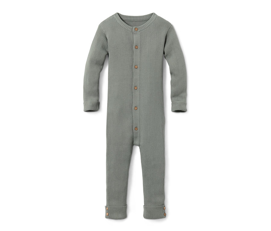 Grüner Strickoverall mit Knöpfen.