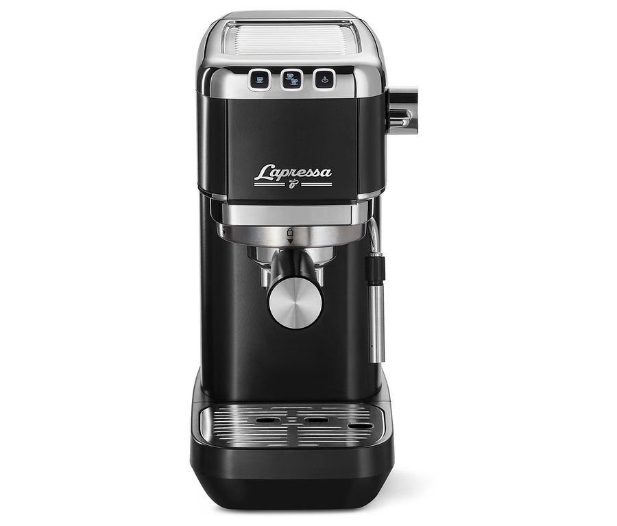 Eine schwarze »Lapressa« Siebträgermaschine.