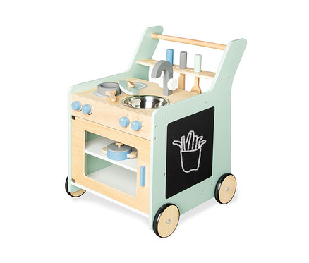 Pinolino Lauflernwagen »Kipplaster Fred« und Pinolino Kinderküche »Kalle« vor weißem Hintergrund.