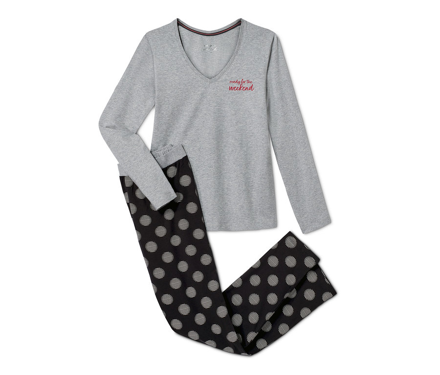 Grauer Pyjama mit schwarzer Hose mit weißen Punkten.