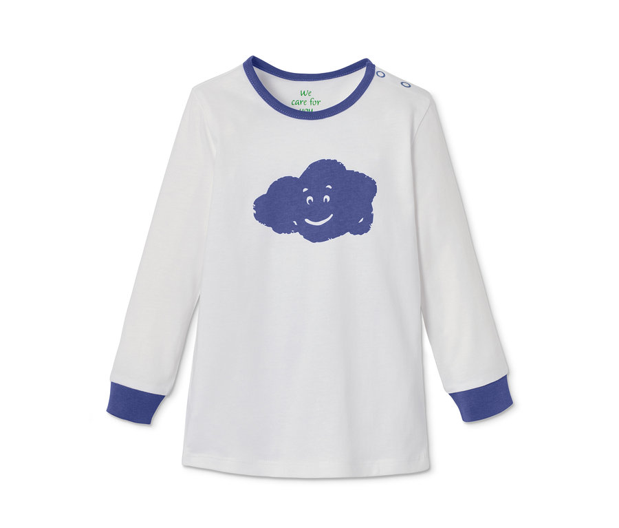 Weißer Bio-Baumwoll-Pyjama mit langen Ärmeln, blauen Bündchen und Wolkenaufdruck.