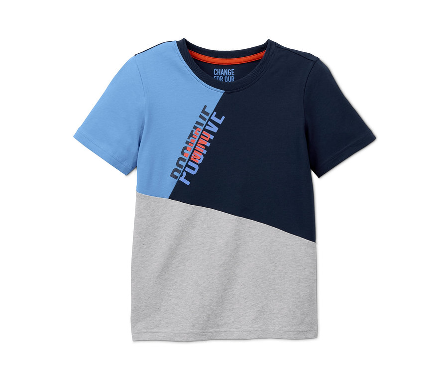 Farbiges 2 T-Shirts.