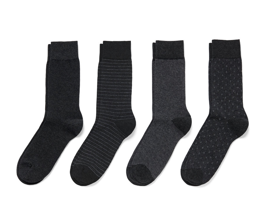 Vier Paar Socken.