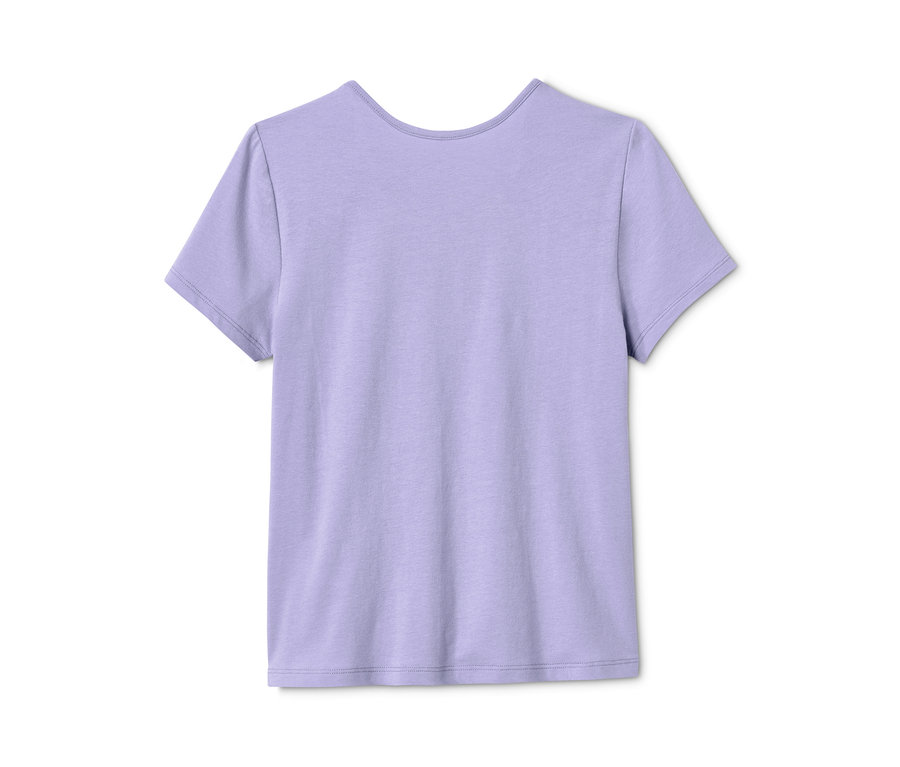 Nahaufnahme eines lilafarbenen Kurzarmshirts aus dem 2 Knoten-Shirts Set.