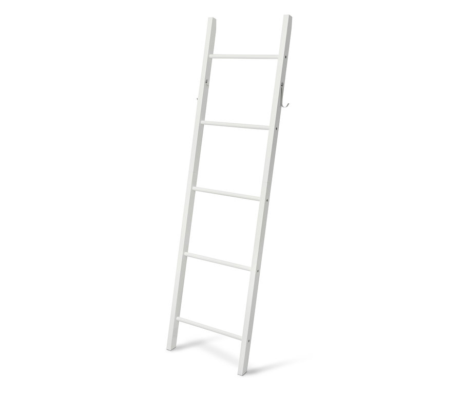 Weiße Handtuchleiter mit fünf Sprossen, die an einer Wand lehnt.