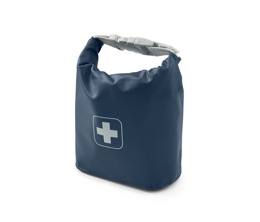 Eine blaue Erste-Hilfe-Tasche mit einem weißen Kreuz.