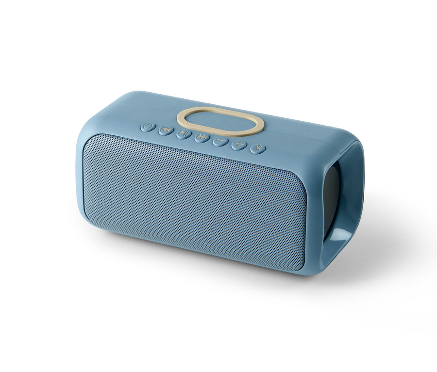 Ein blauer Lautsprecher mit Qi-Charging auf einem weißen Hintergrund.