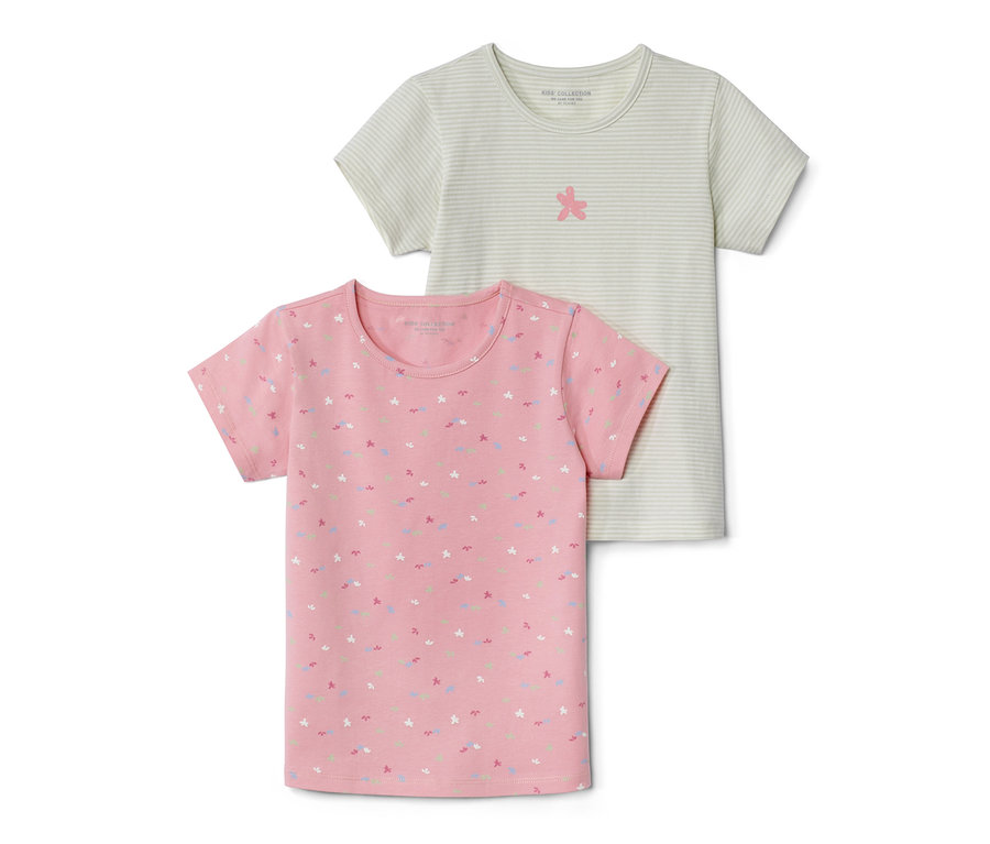 Zwei Kinder-T-Shirts: ein rosafarbenes mit Blumenmuster und ein gestreiftes mit Blume.