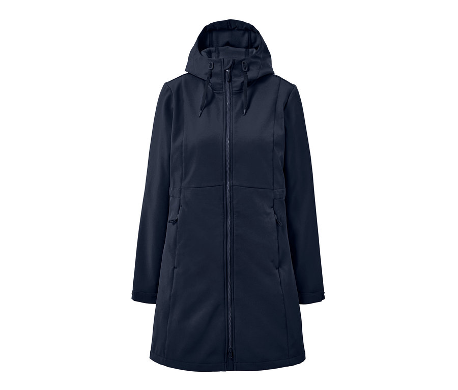 Dunkelblauer Softshellmantel mit Kapuze.