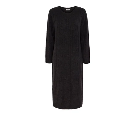 Graues, geripptes Strickkleid.