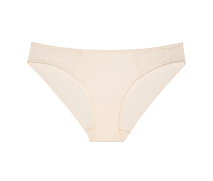 Ein hautfarbener Slip mit Spitze. Passionata Slip »Pila«, talc.