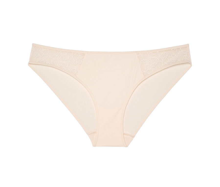 Ein hautfarbener Slip mit Spitze. Passionata Slip »Pila«, talc.