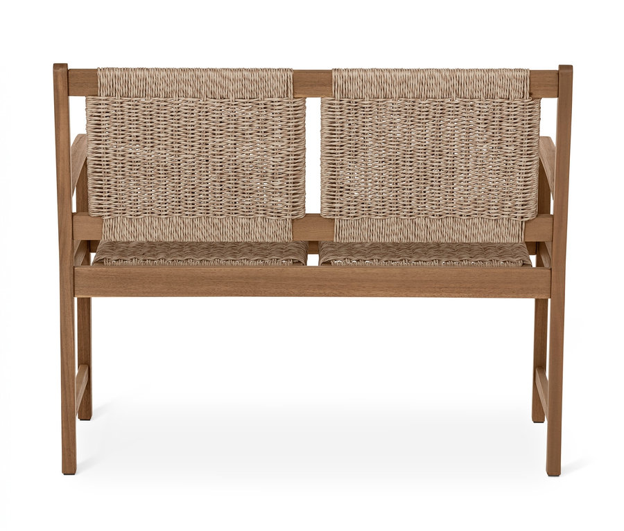 Gartenbank mit Rattan-Geflecht.