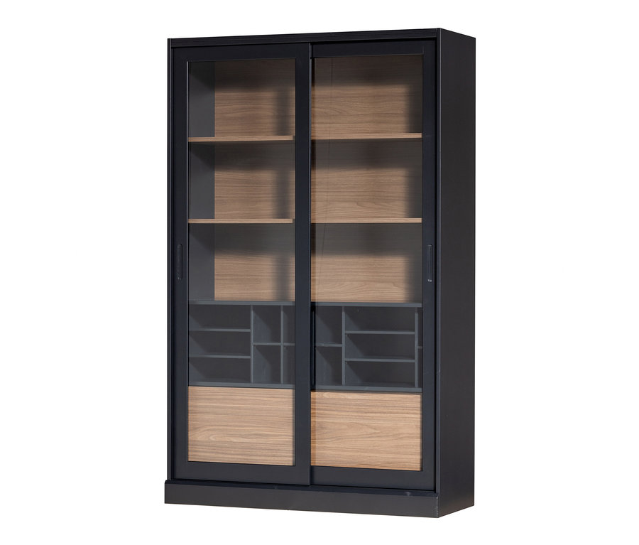 Schwarze Woood Vitrine »James« aus Kiefernholz mit Glasschiebetüren und Holzböden.