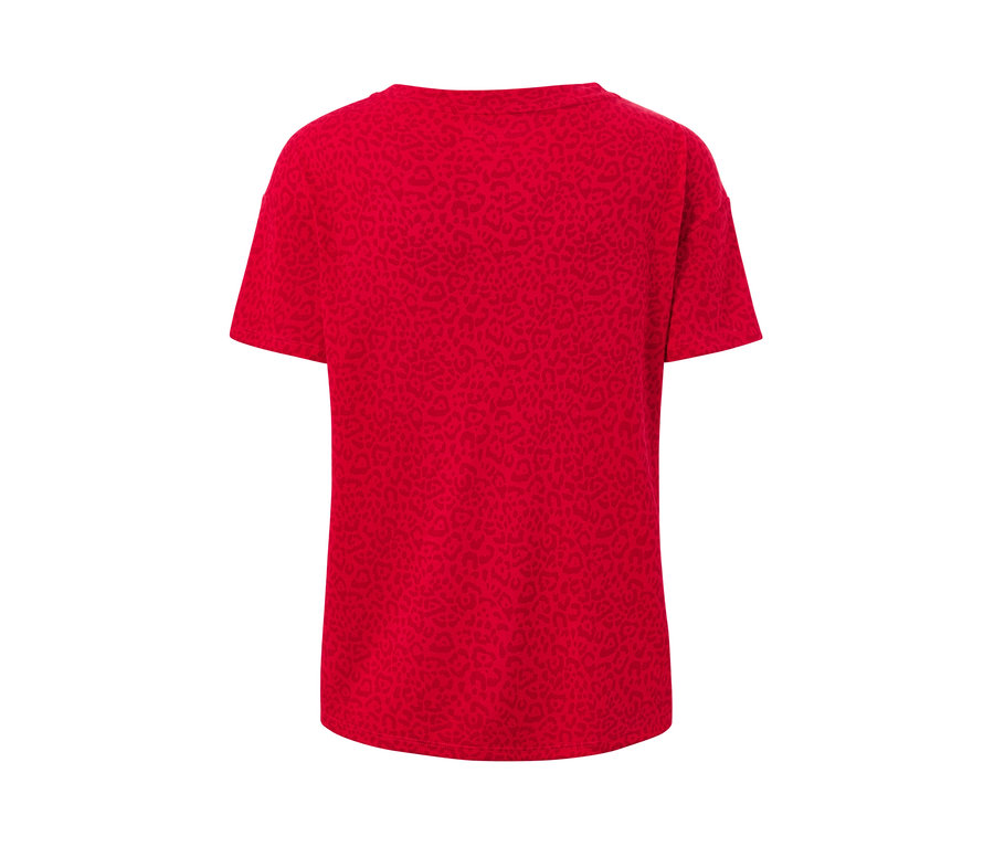 Rotes Sportshirt.