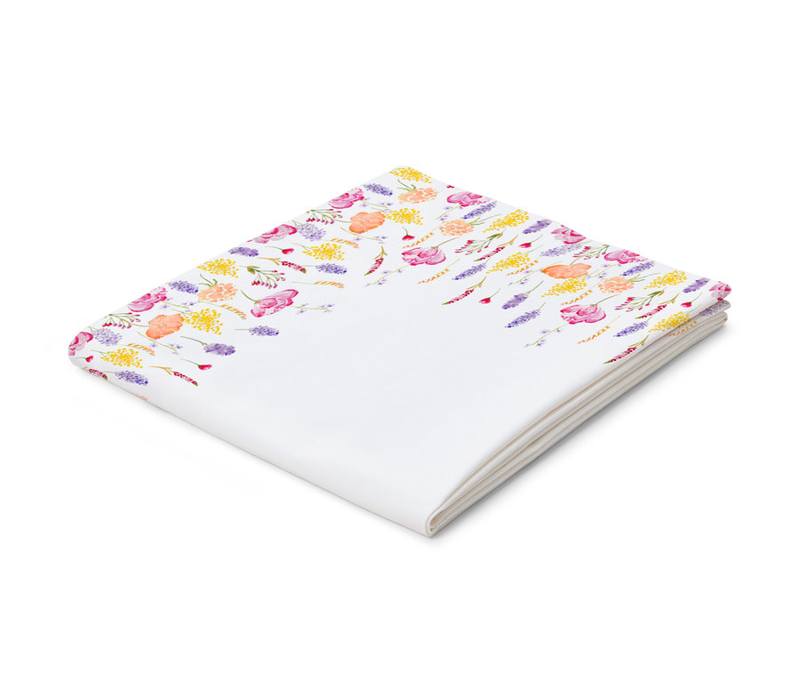Gefaltete Baumwoll-Tischdecke mit Blumenmuster.