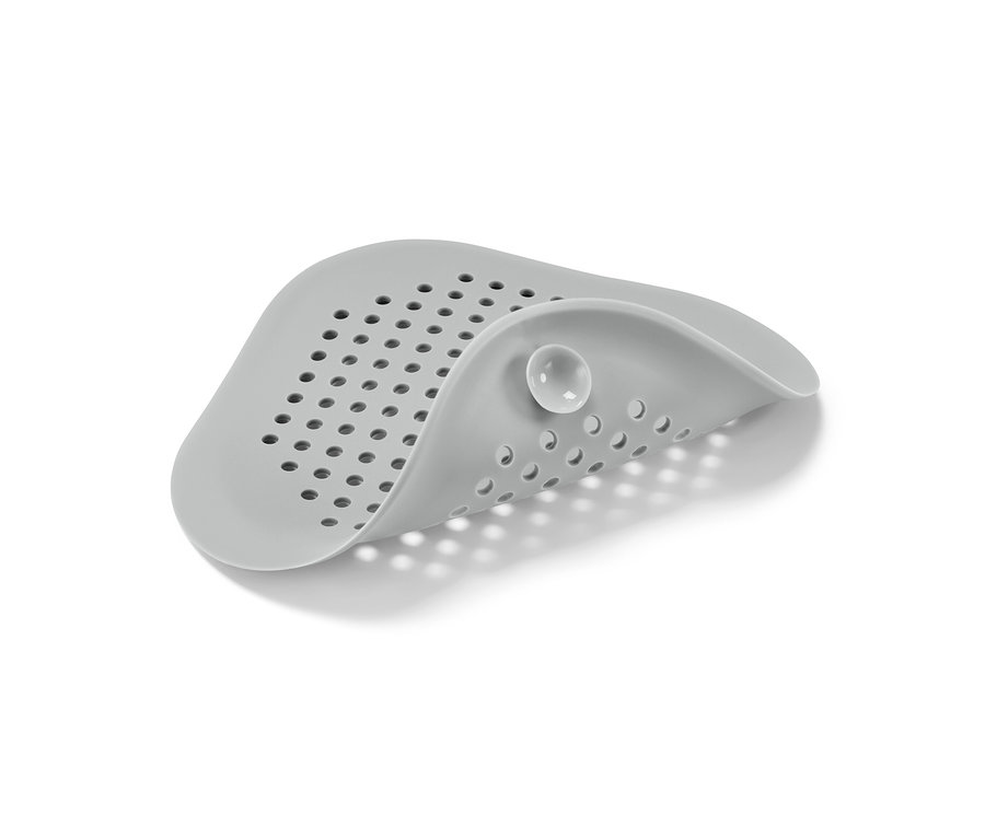 Ein graues, großes Abflussieb mit Löchern und einem Saugnapf.