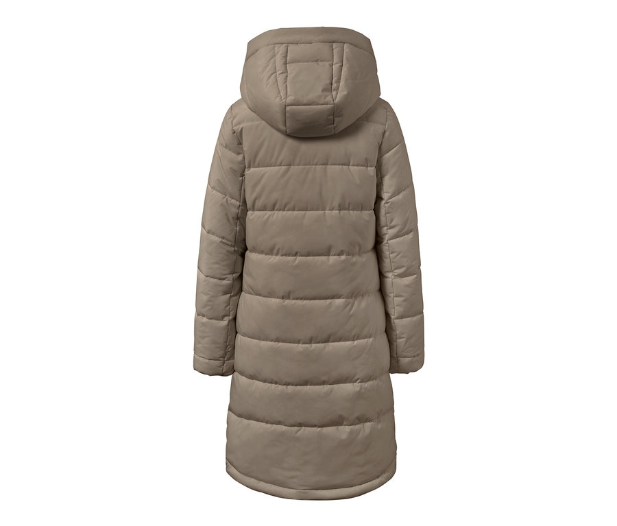 Rückansicht eines Steppmantels in Taupe.