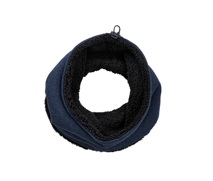Dunkelblauer Strickfleece-Schlauchschal.