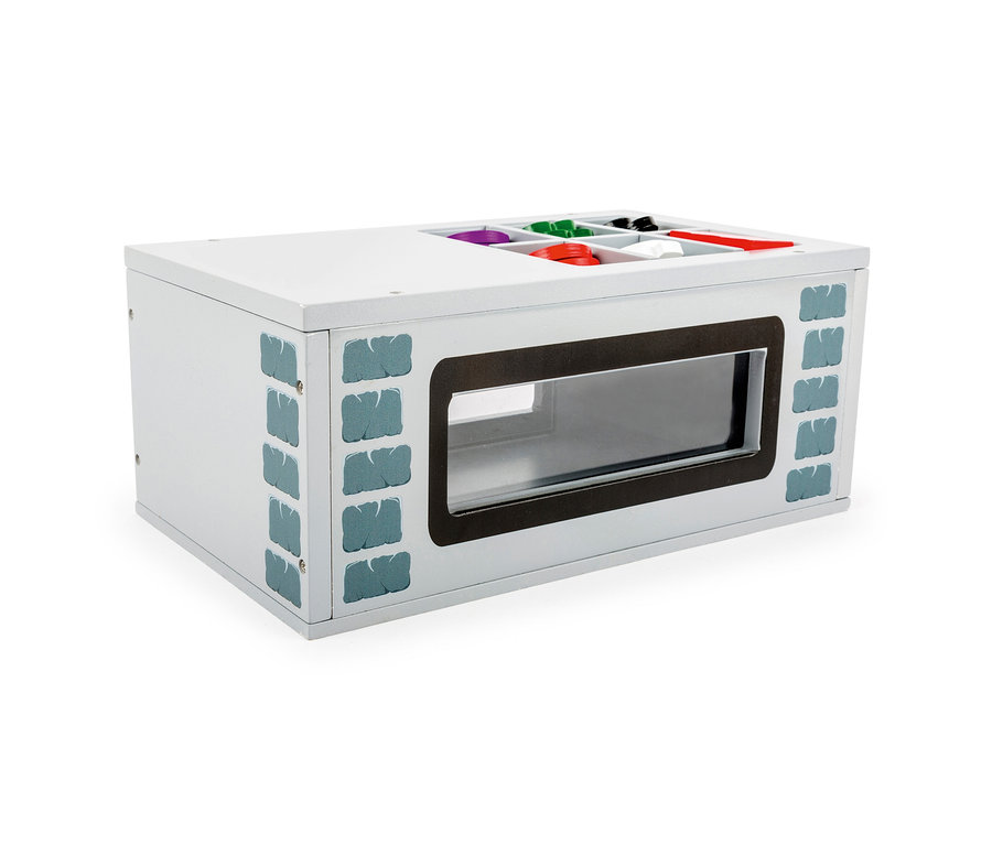 Detailansicht des small foot Pizza-Ofen Kinderküche mit bunten Holzbestandteilen oben.